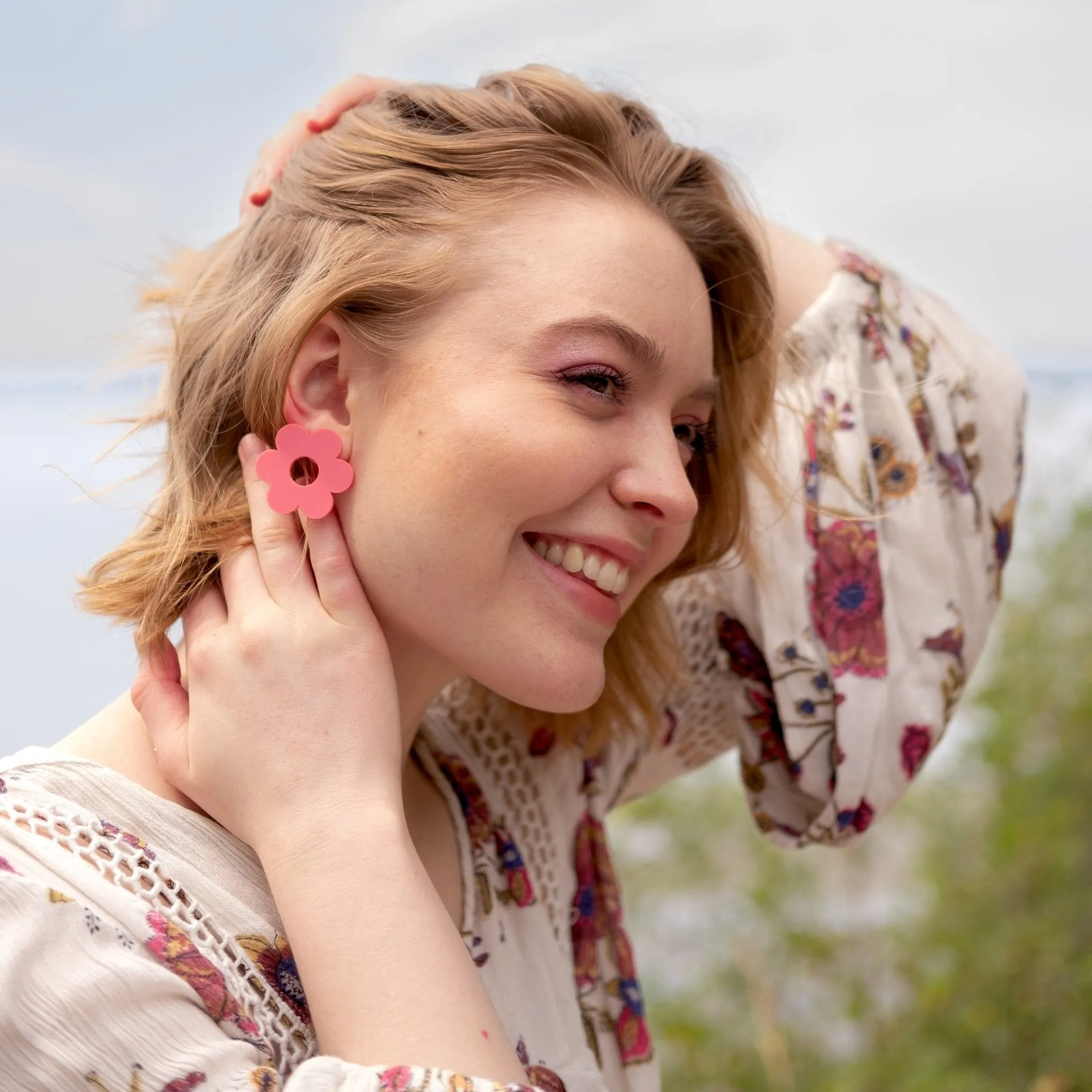 Big stud earrings - Raspberry daisy studs